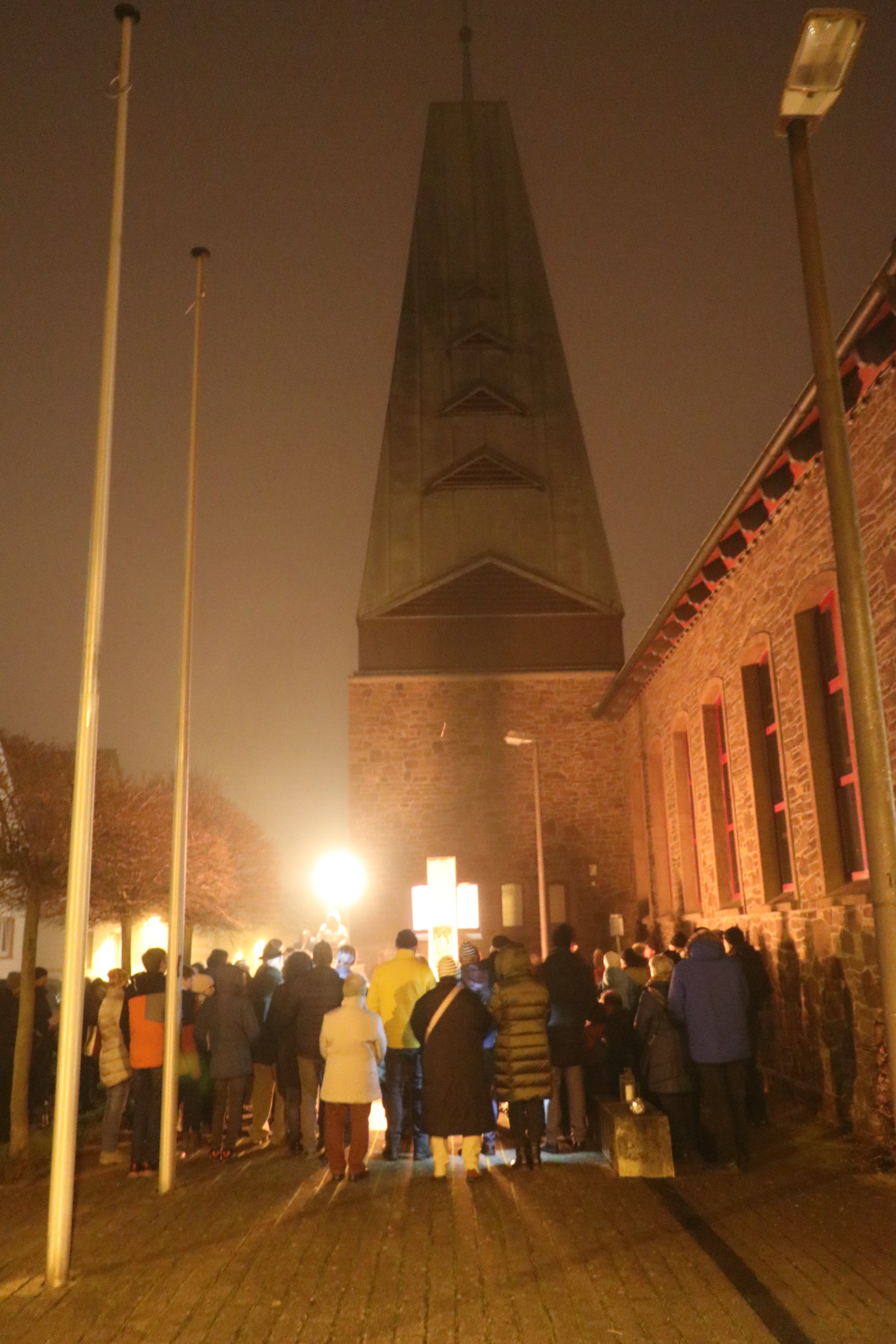 Das Friedenslichts aus Bethlehem leuchtet in kath. Pastoralraum Dreieich-Isenburg