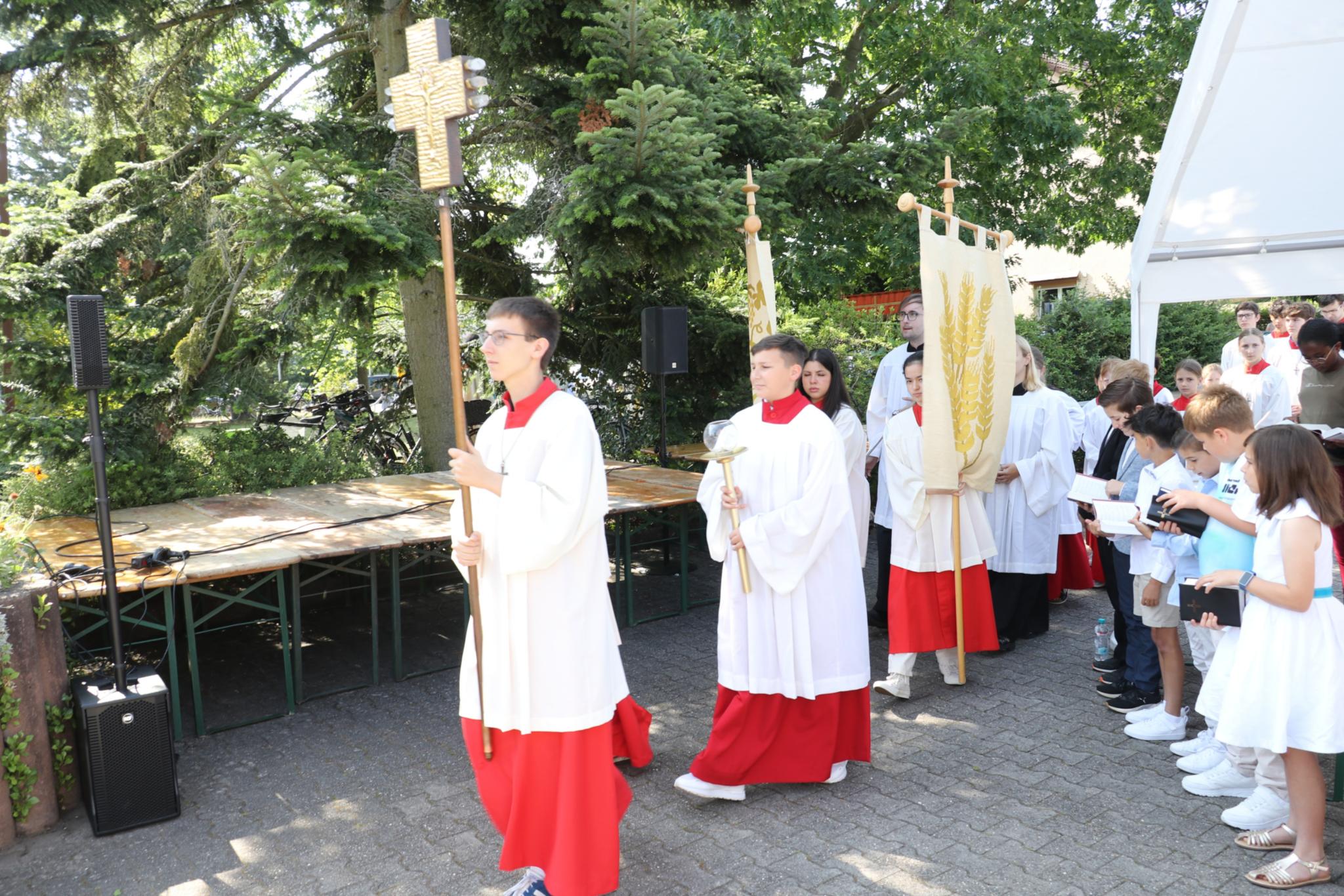 Messdienerinnen und Messdiener aus dem gesamten Pastoralraum