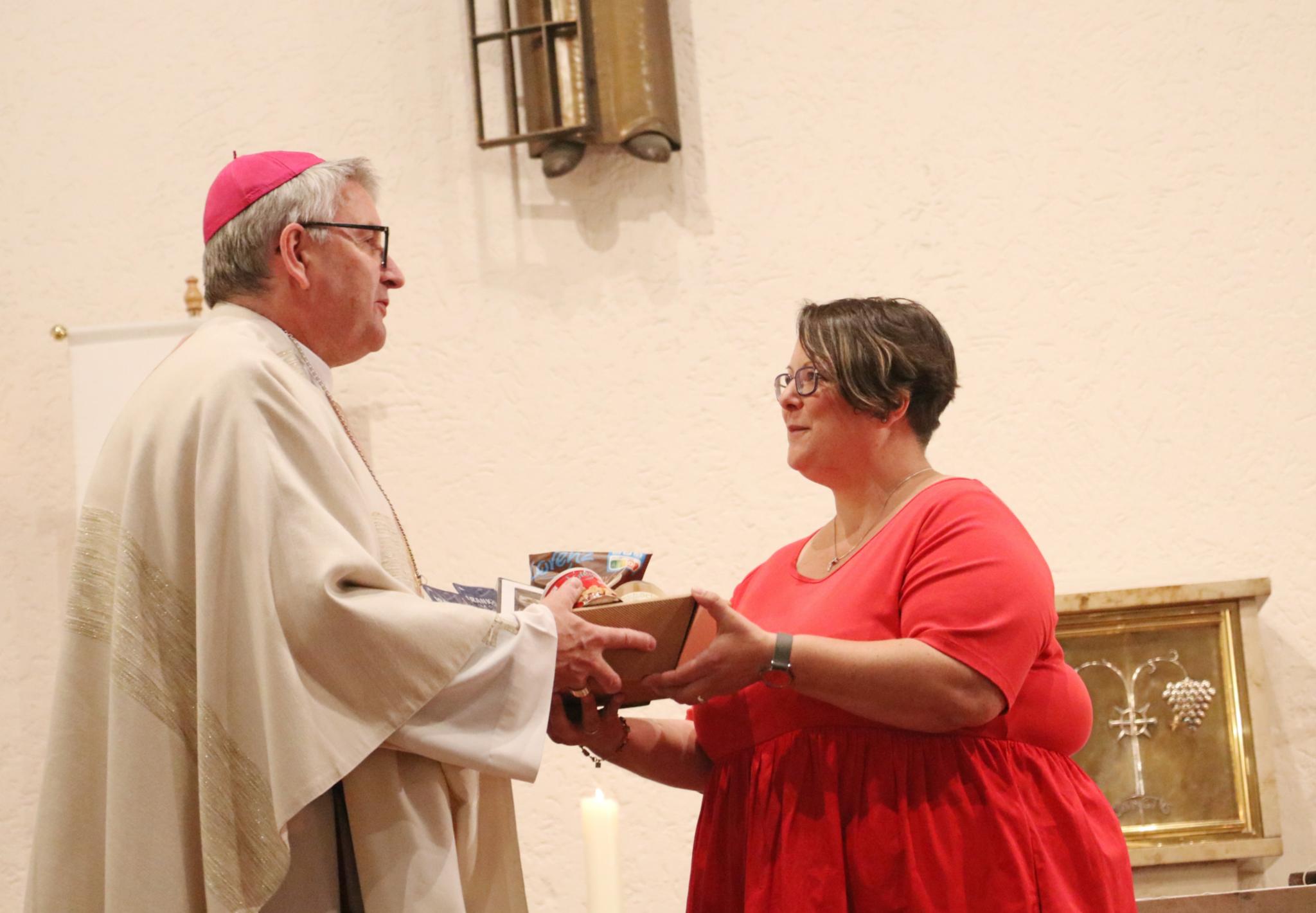 Bischof Peter Kohlgraf und Koordinatorin Susanne Mohr