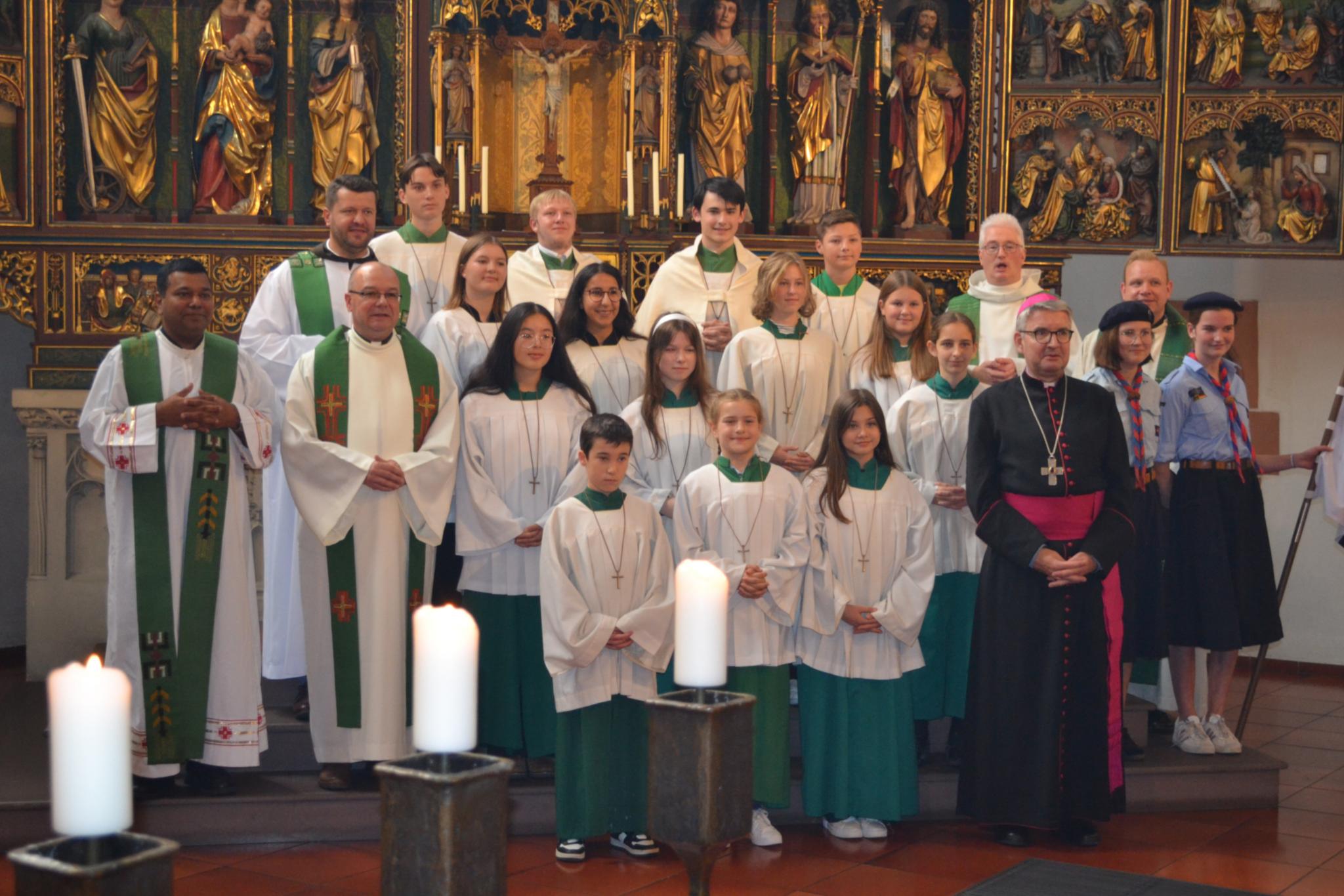 nach dem Festgottesdienst mit Bischof Kohlgraf