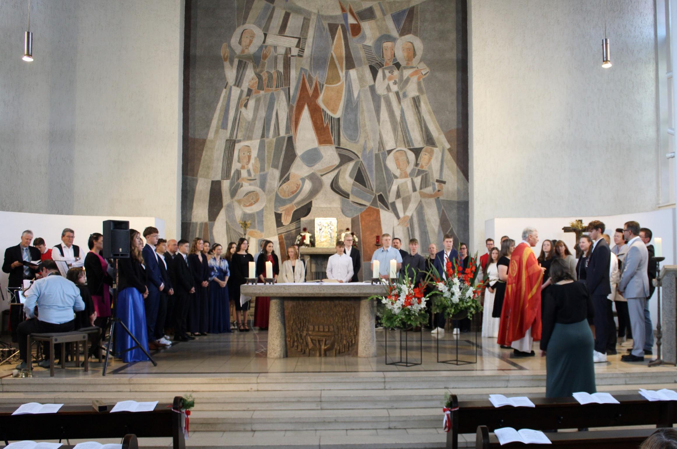 Die Feier der Firmung in der Paulus-Kirche in Lich