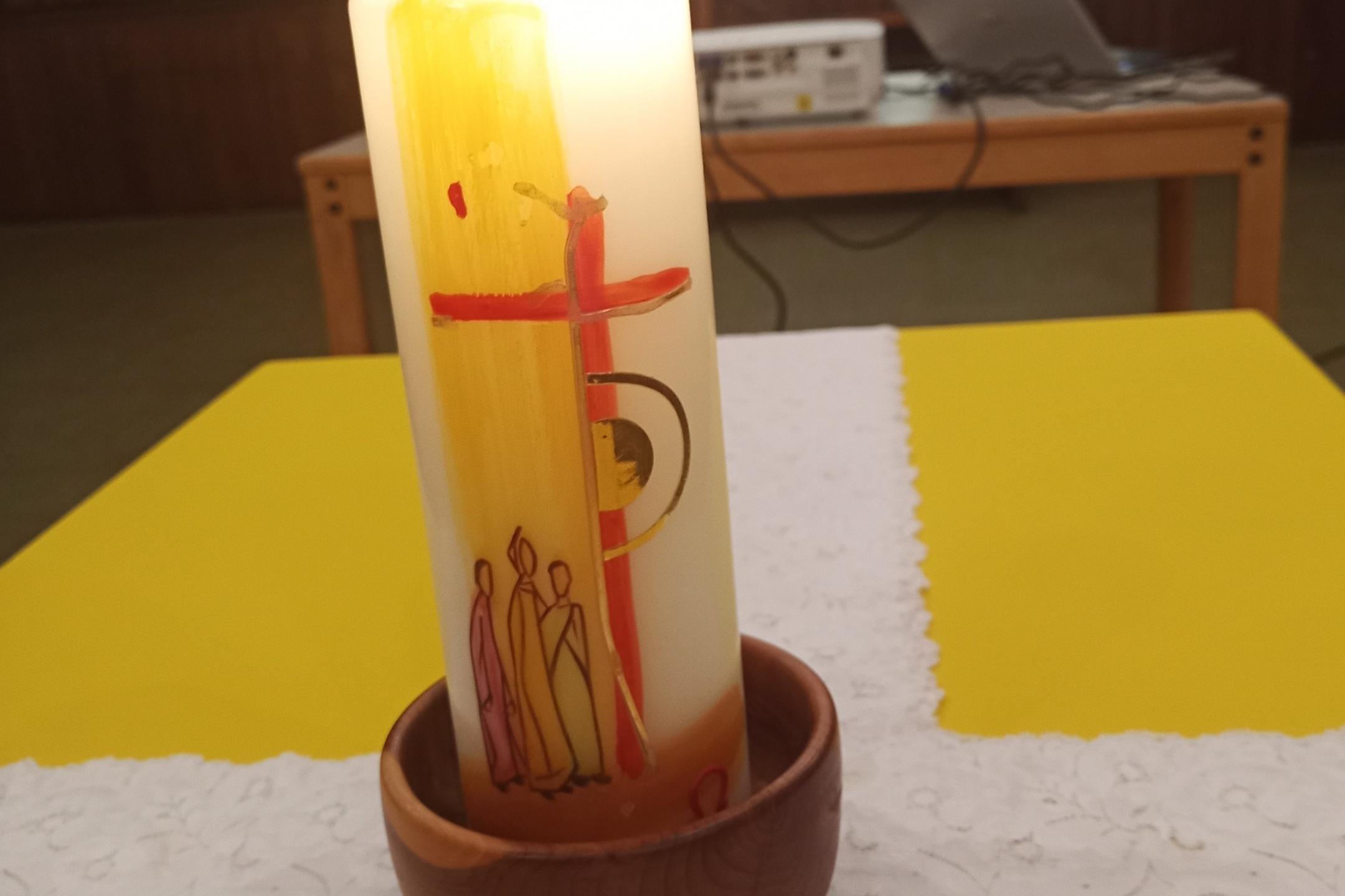 Eine der Kerzen des Pastoralraums Gießen-Süd (Symbolbild)