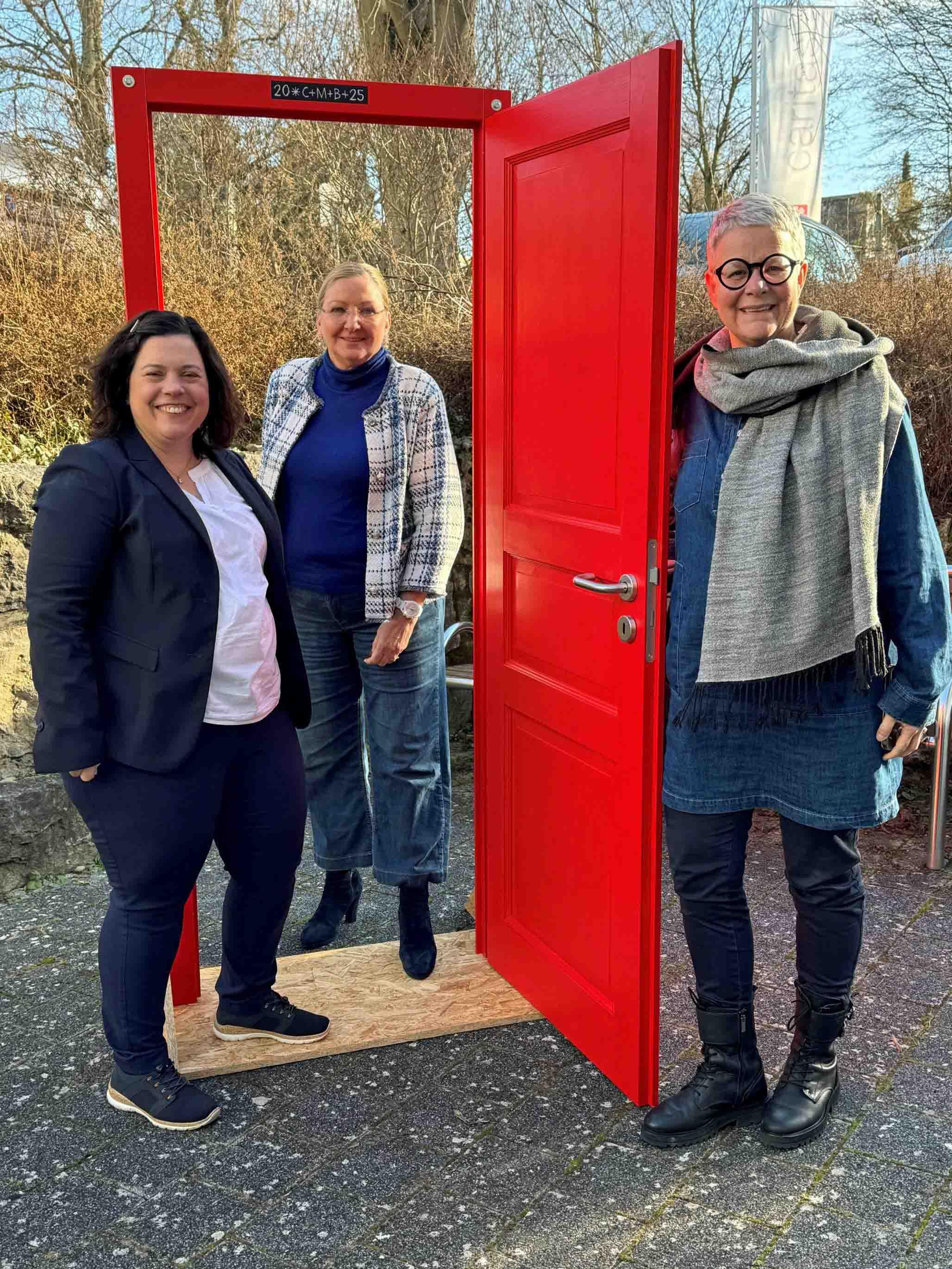 Foto: v.r. Die Vorständinnen des Caritasverbands für die Diözese Mainz e.V. Nicola Adick und Regina Freisberg und Stephanie Rieth, Bevollmächtigte des Generalvikars im Bistum Mainz