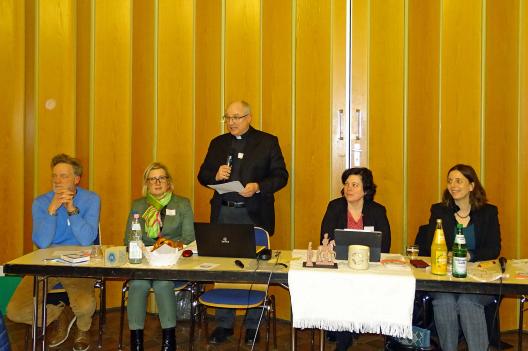 Groß-Gerau, 01. Februar 2023: Der Leitende Pfarrer Christof Mulach begrüßte die Teilnehmenden.