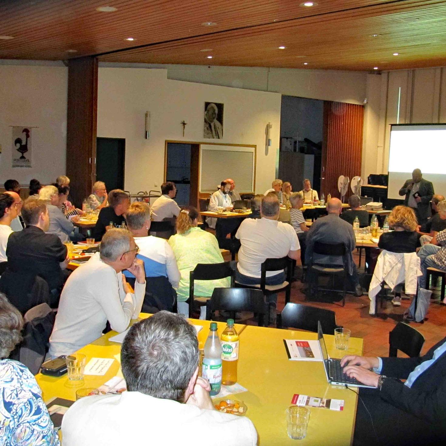 Königstädten, 10. September 2026: Den Mitgliedern der Pastoralraumkonferenz wird das Konzept für die Gottesdienste in der zukünftigen Pfarrei vorgestellt.