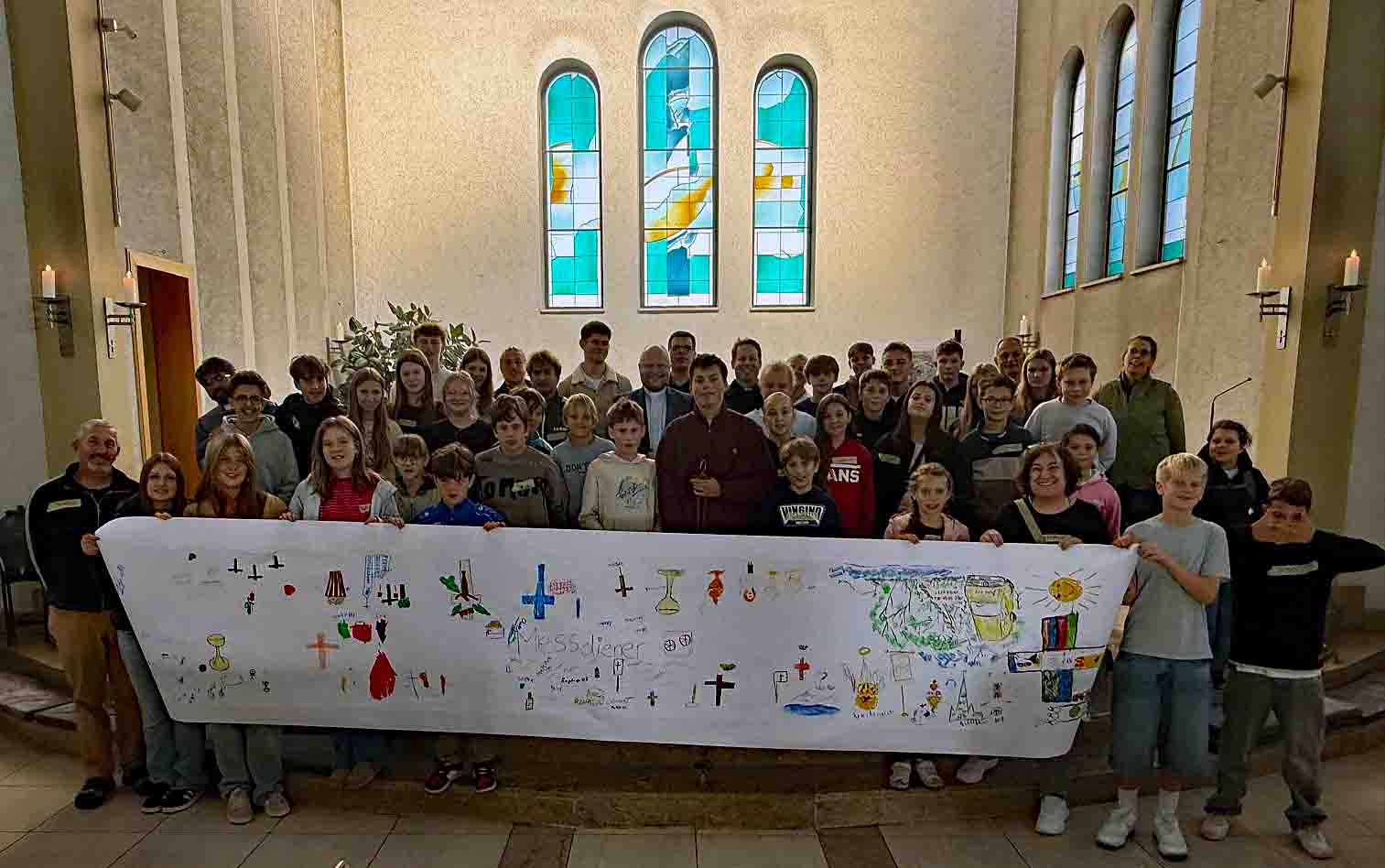 Messdienerinnen und Messdiener aus dem Pastoralraum