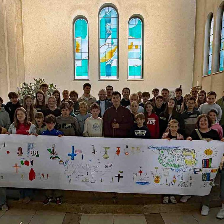 Messdienerinnen und Messdiener aus dem Pastoralraum