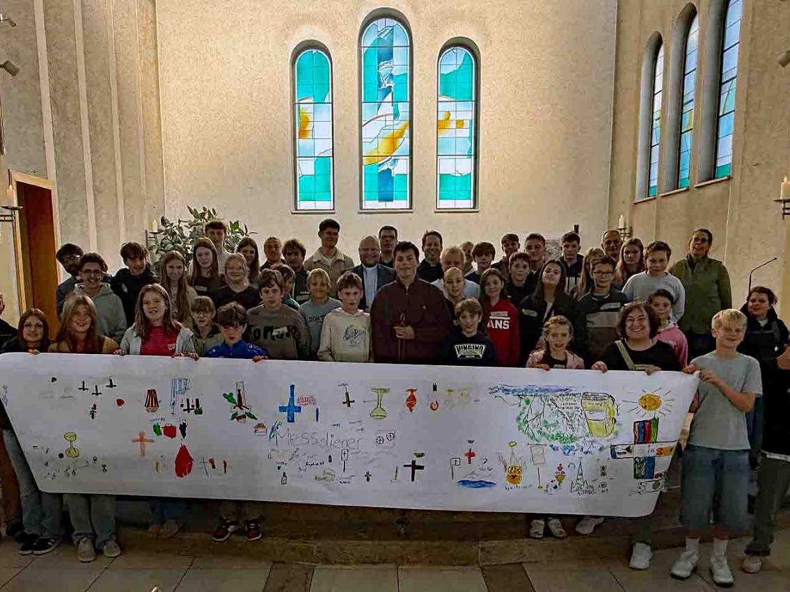 Messdienerinnen und Messdiener aus dem Pastoralraum
