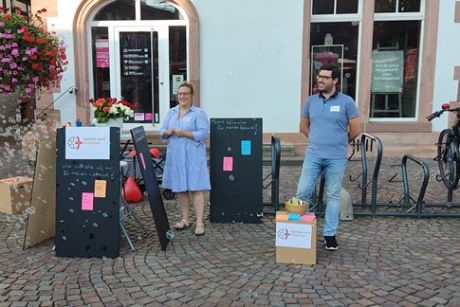 Kirche auf dem Wochenmarkt