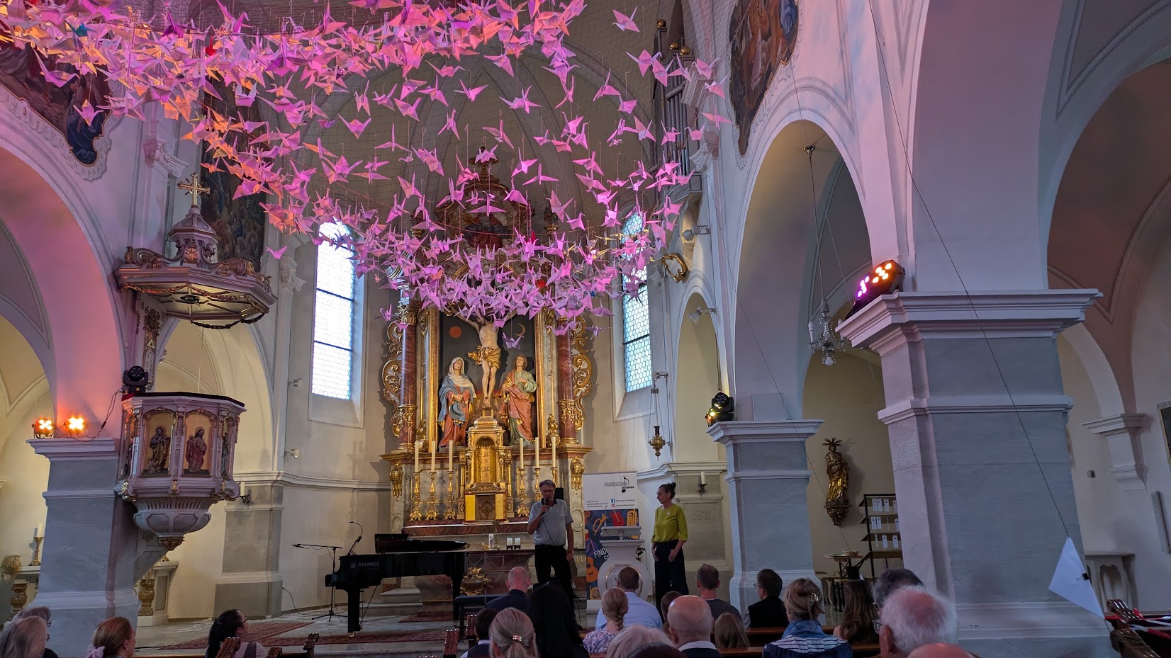 Kraniche in Herz-Jesu-Kirche