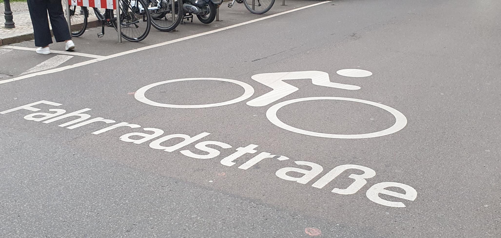 Mehr nachhaltige Mobilität für Städte: Fahrradstraße in Leipzig