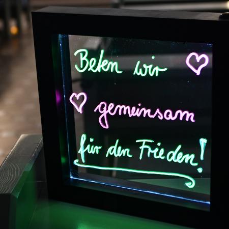 Friedensgebet (c) Yohanes Vianey Lein, in: Pfarrbriefservice.de Friedensgebet