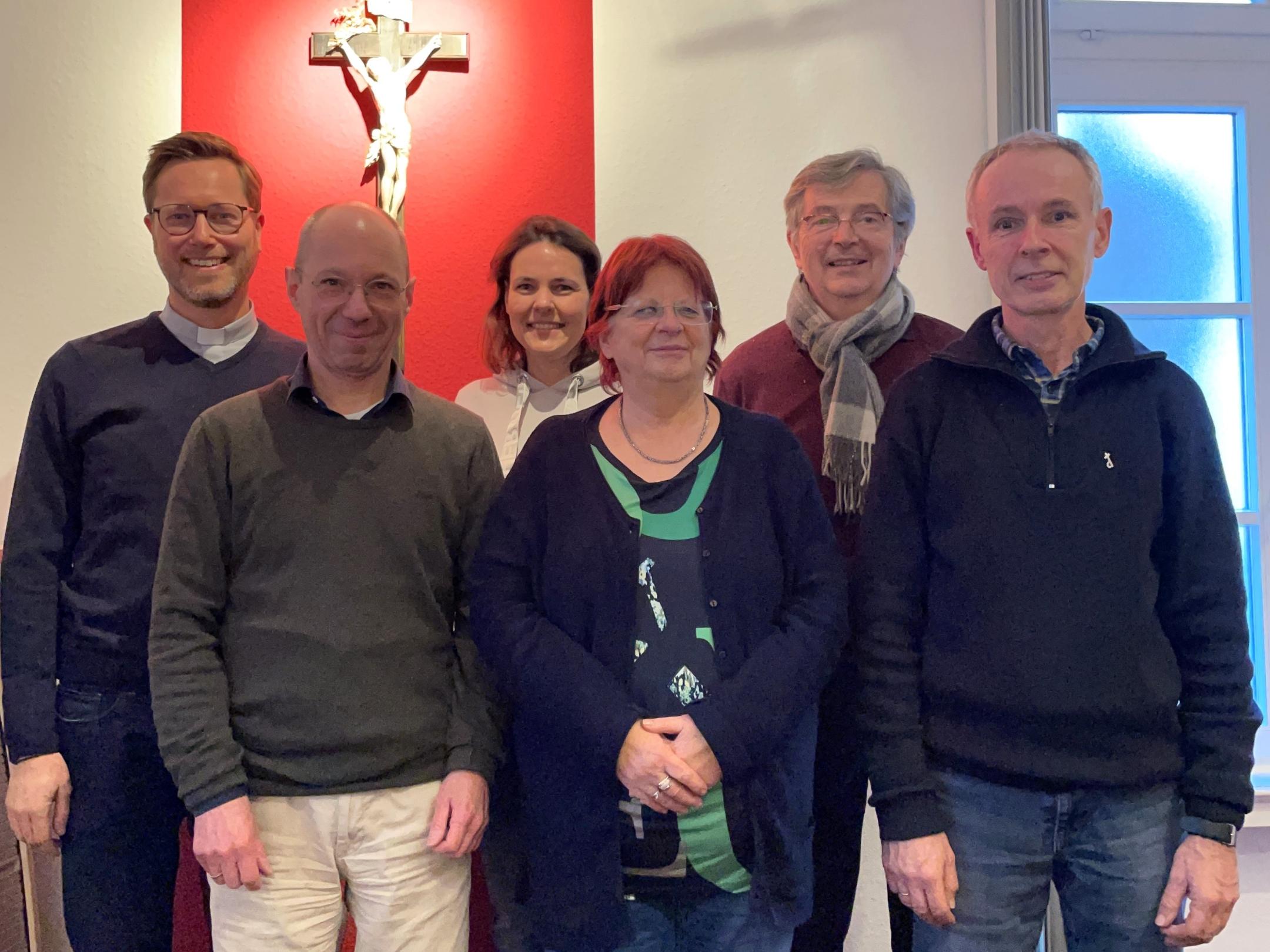 Pfarrer Tobias Geeb, Kai Zabel, Saskia Kuschetzki, Hildegard Eckert, Dr. Joachim Hackenbruch, Diakon Wolfgang Ludwig (v.l.n.r.)