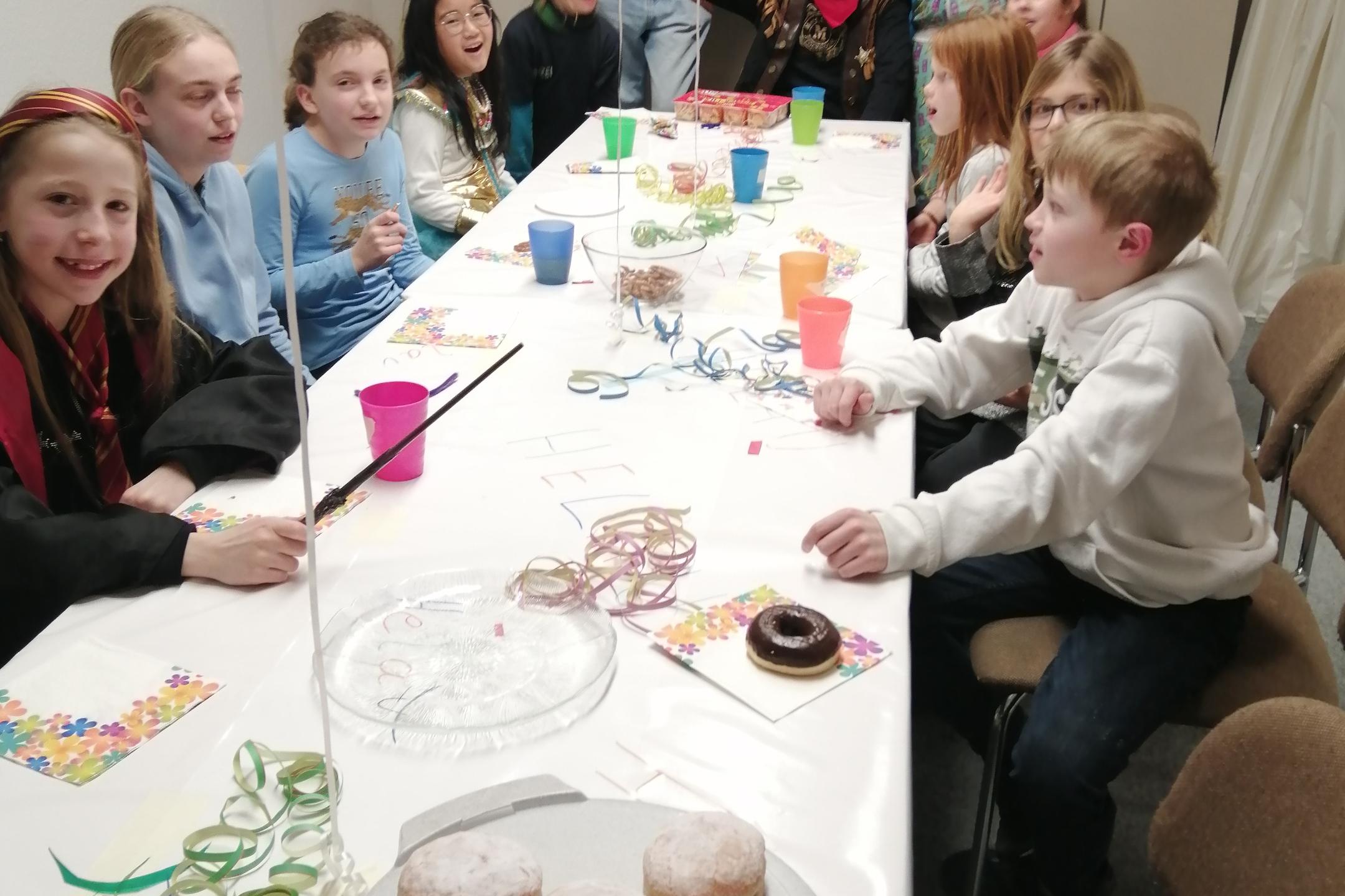 Fastnacht 10.02.2026 Minis Stärkung in gemütlicher Runde