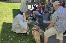Haustiersegnung im Pfarrgarten St. Laurentius