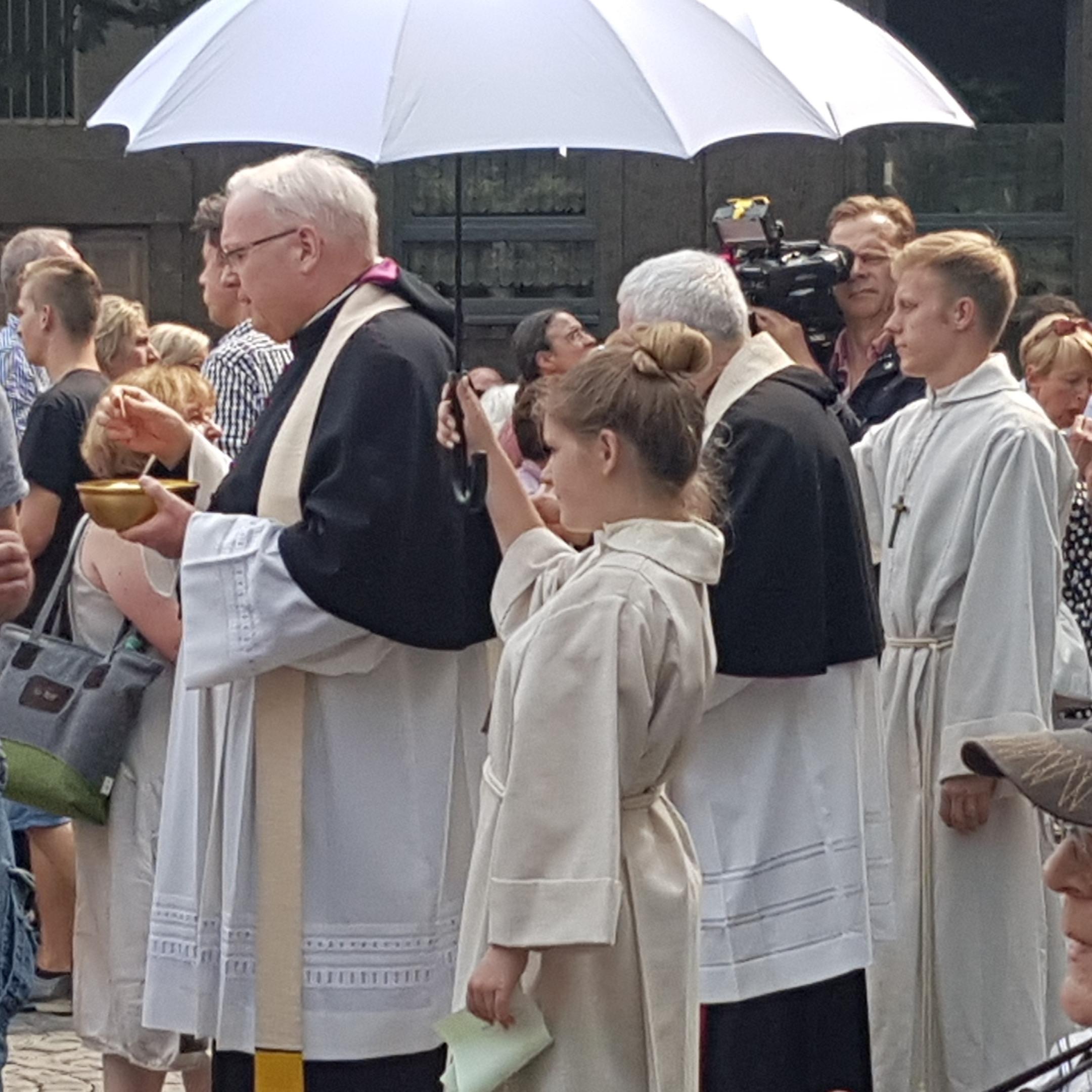 Ein besonderer Dienst an der Bischofsweihe von Professor Kohlgraf