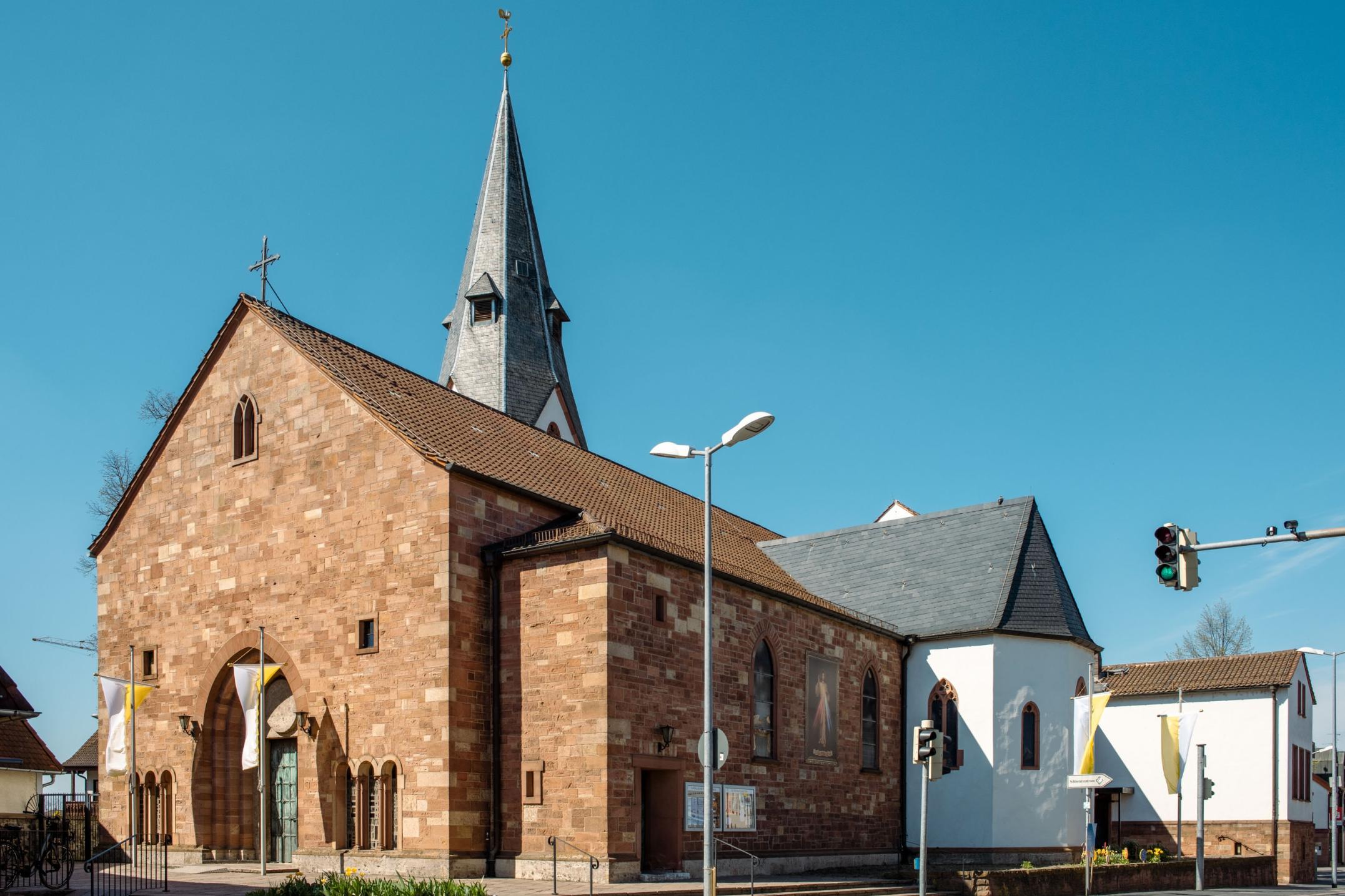 Rodgau-Weiskirchen St. Petrus in Ketten