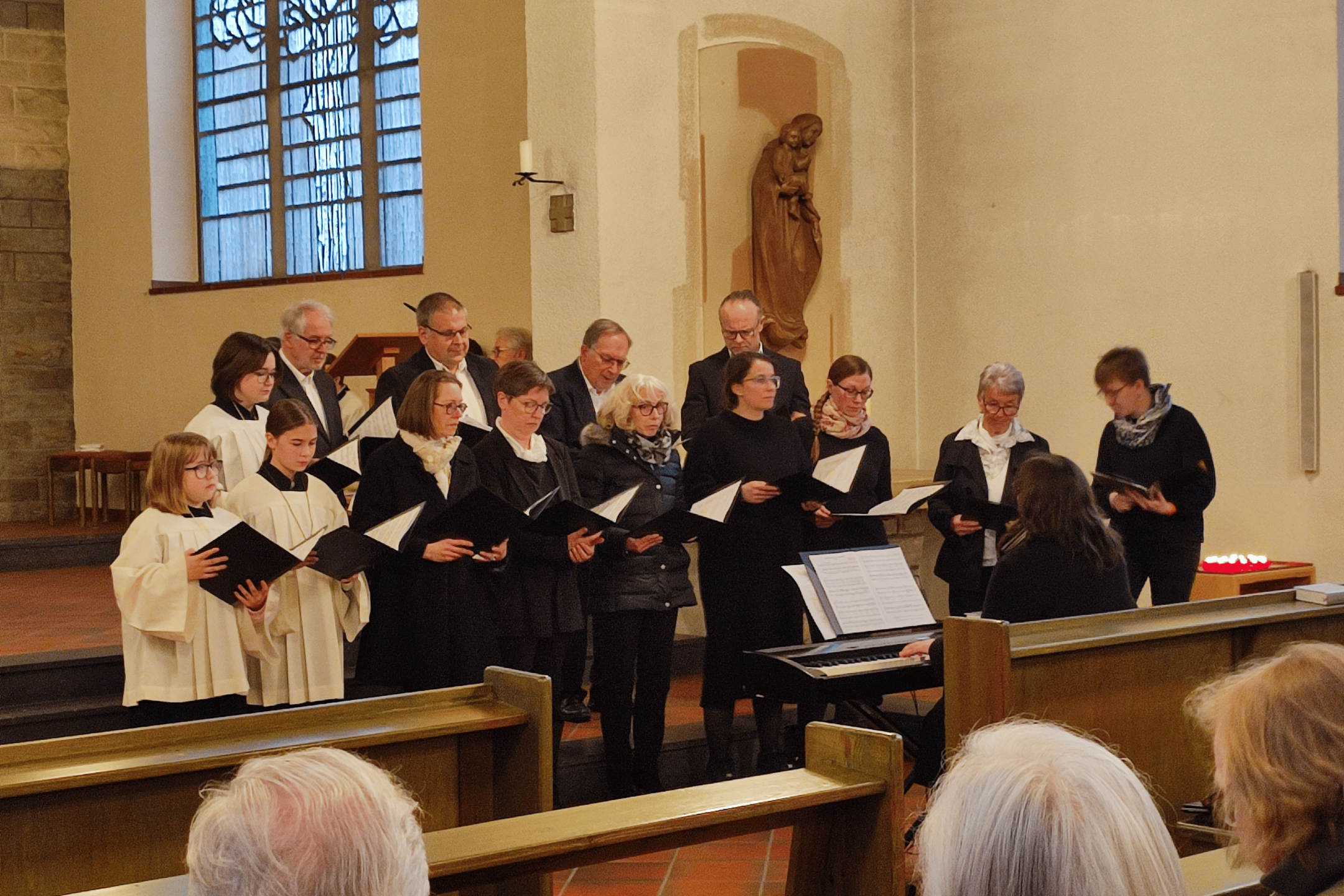 Projektchor singt zur Visitation des Bischofs 18MRZ26