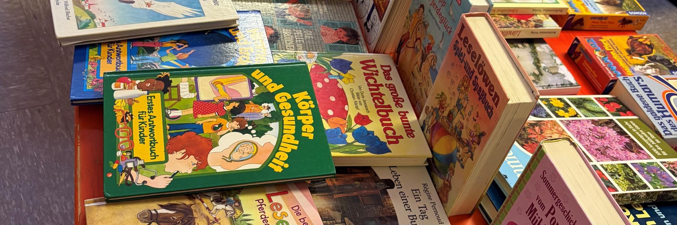 Bücherregal in der KÖB Herbstein