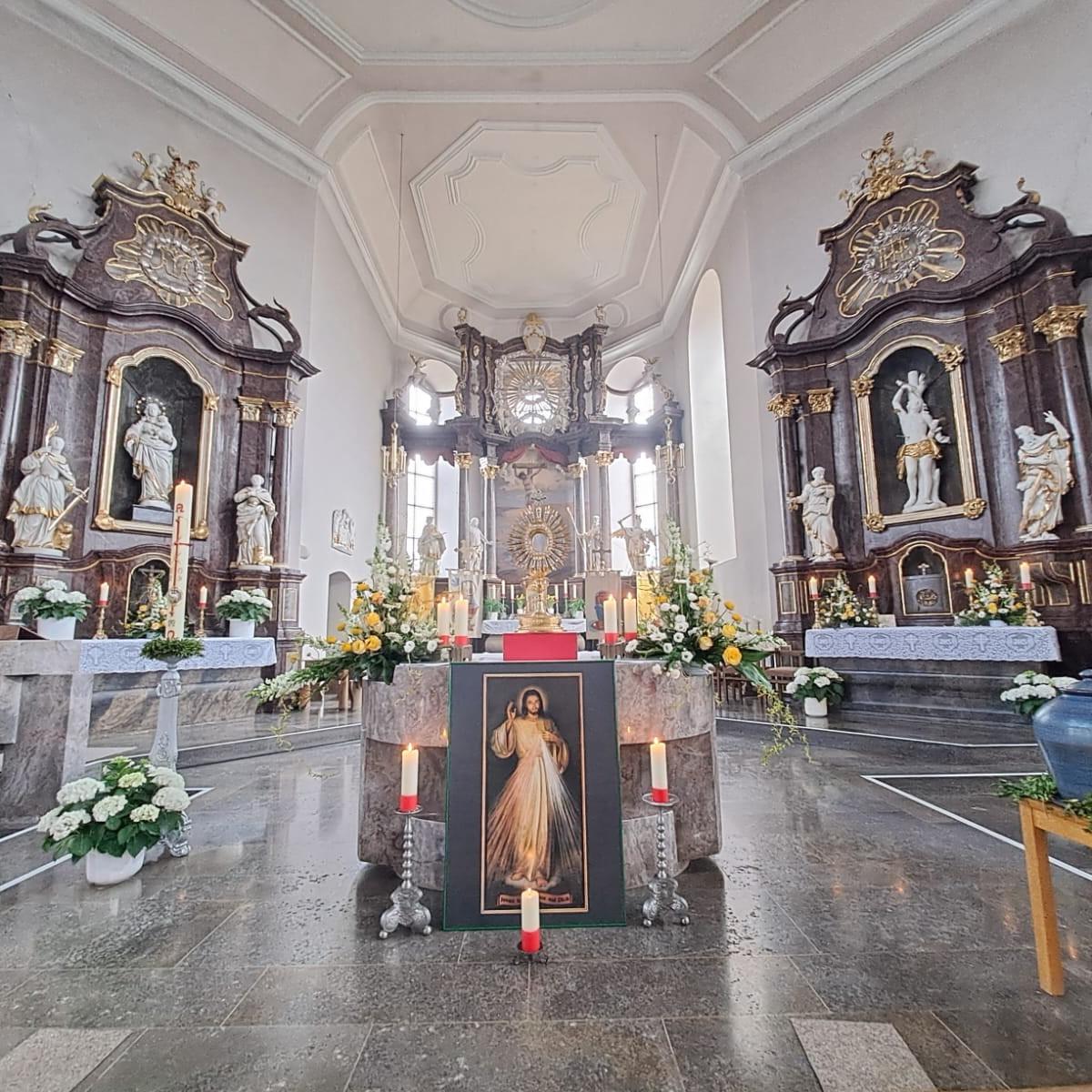 Altarraum der Kirche Sankt Gallus in Rockenberg
