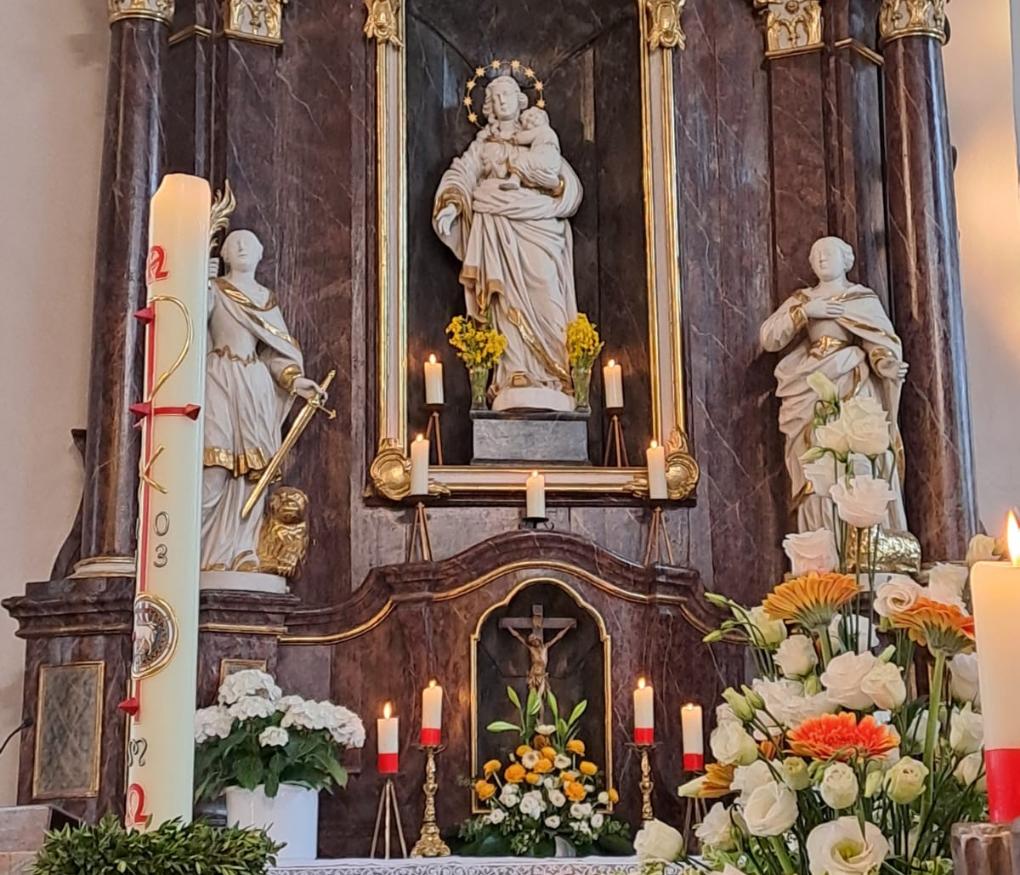 Marienaltar in der Kirche Sankt Gallus in Rockenberg