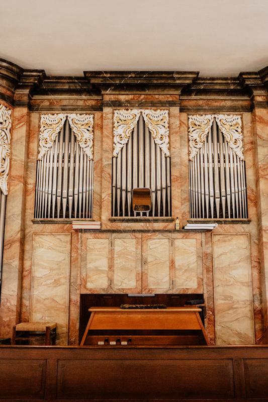 Orgel in der Kirche Maria Himmelfahrt Nieder-Mörlen