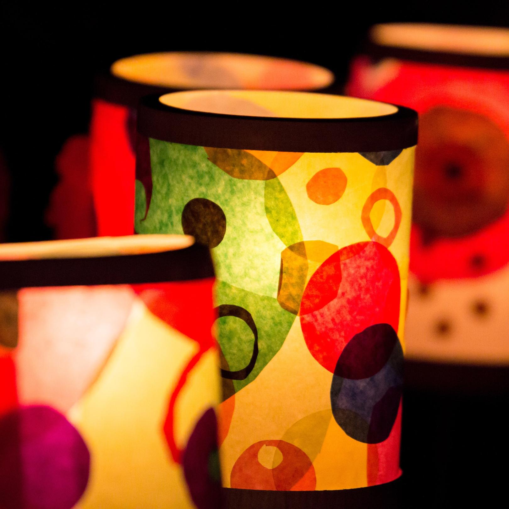 Bunte St-Martin-Laternen