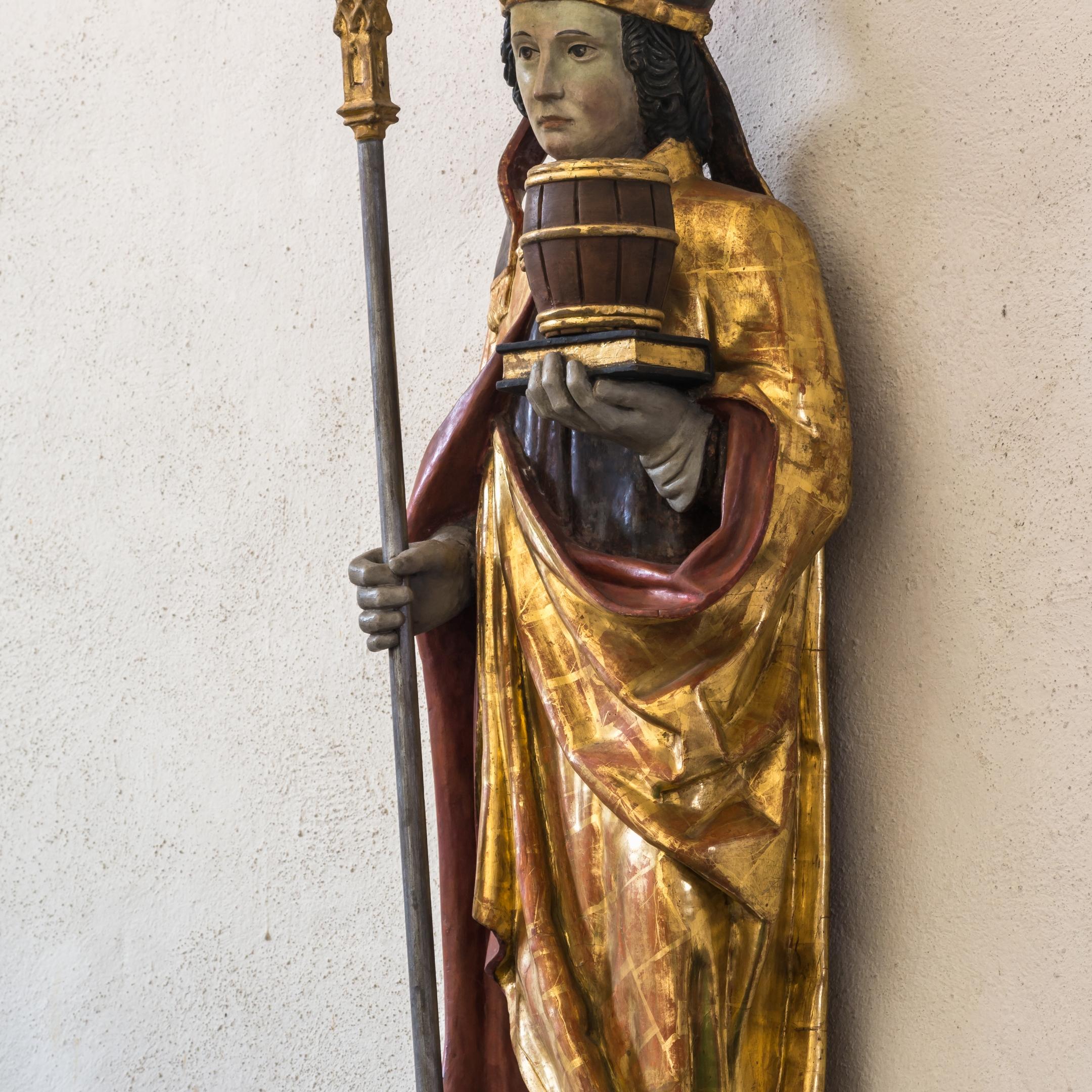 Rupertfigur mit dem Salzfass als Attribut aus der Pfarrkirche Pfarrwerfen St. Cyriak (2. Hälfte des 15. Jahrhunderts)
