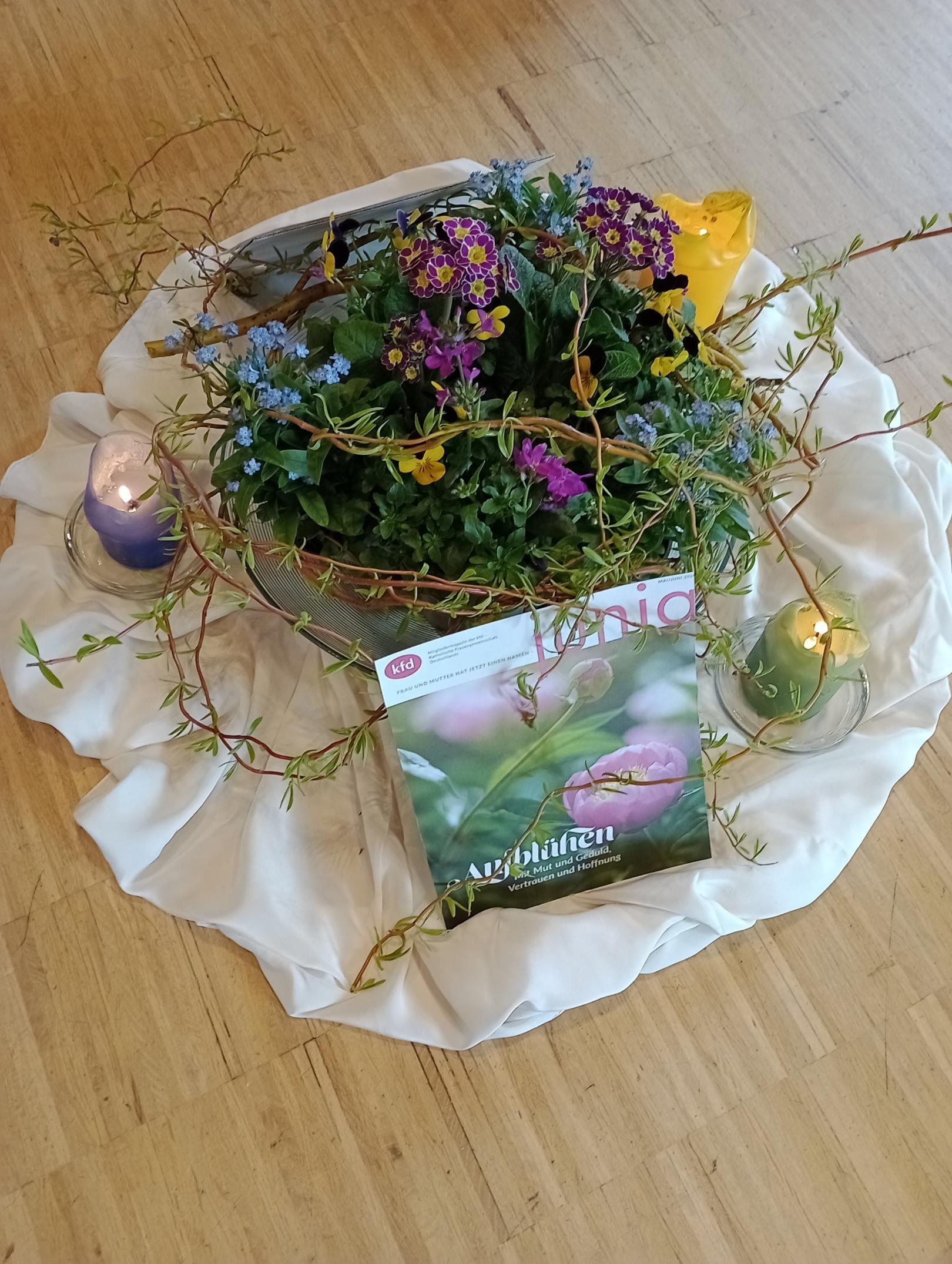 Die Mitte gestaltet von Jutta Sybon und Ulrike Abdul Nour (c) Astrid Stäblein