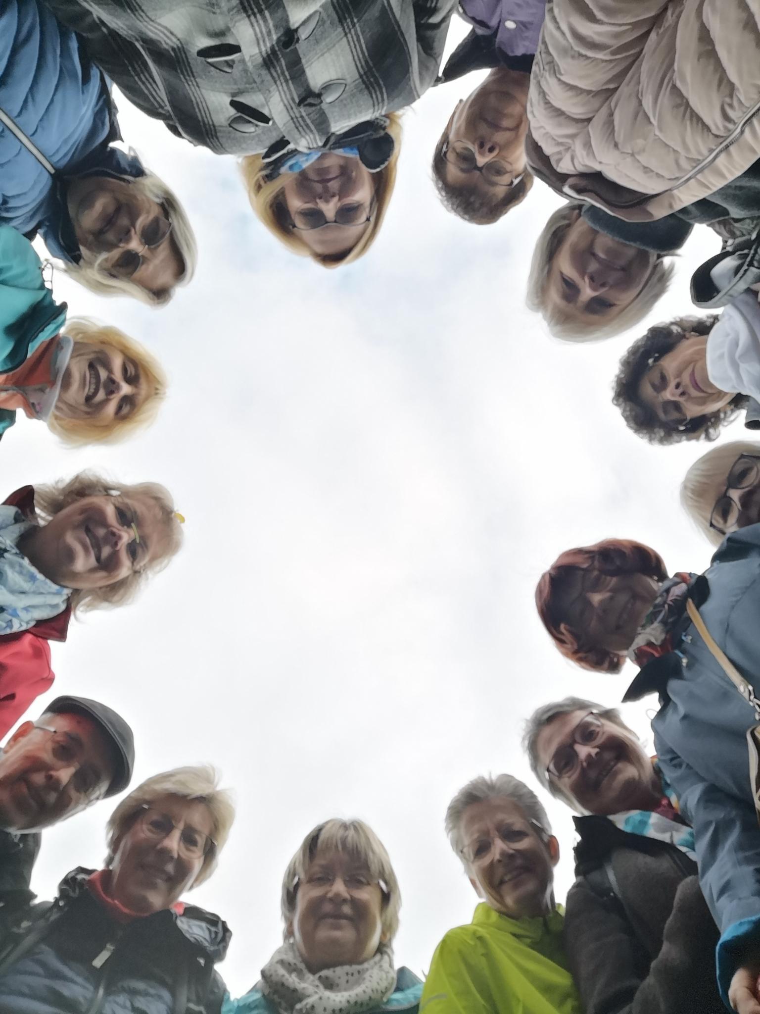 Gruppenbild mit Blick nach oben