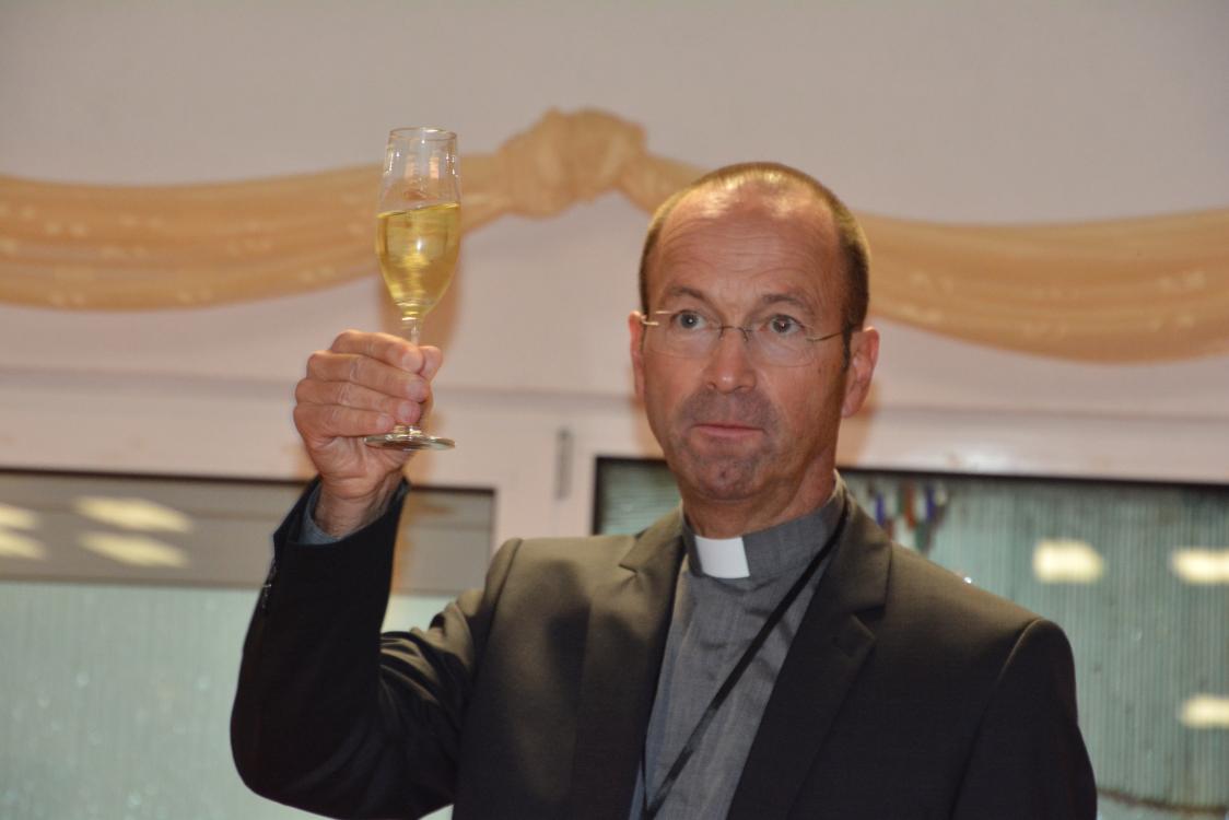 Einführung von Pfarrer Dr. Rheinbay (c) Carmen Franzmann