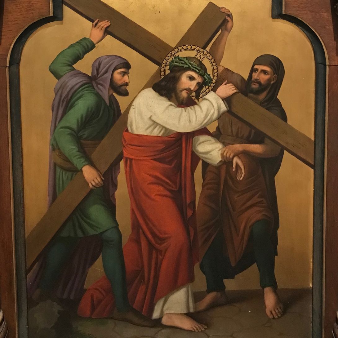 Station V: Simon von Cyrene hilft Jesus das Kreuz tragen