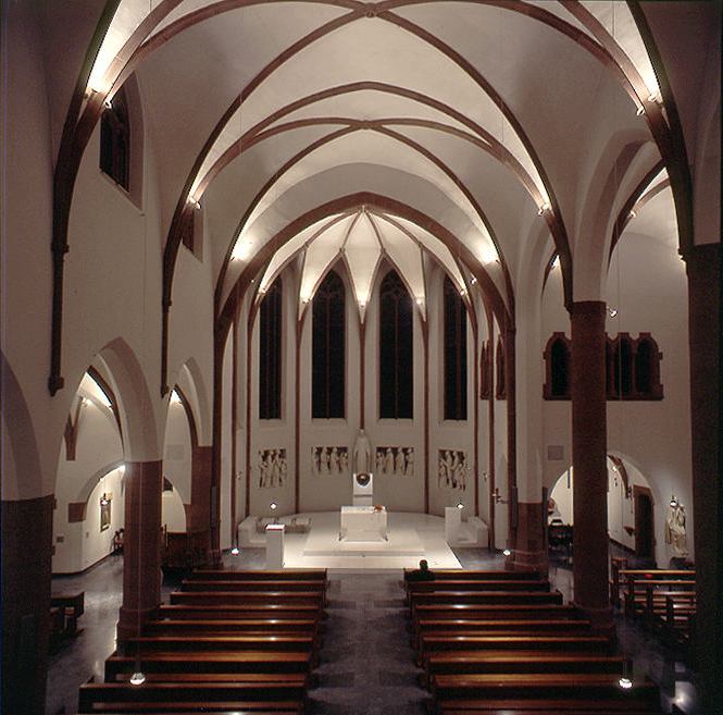 Unsere Pfarrkirche wird in der Kirchen-Nacht illuminiert (c) Prof. Johannes Peter Hölzinger