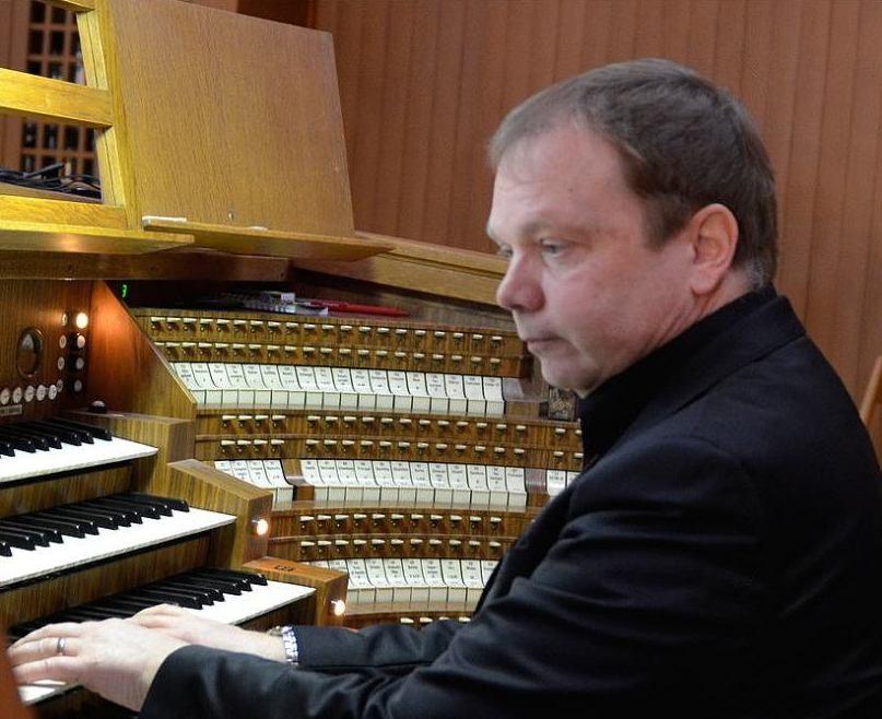 An der Orgel des Frankfurter Kaiserdoms: Dommusikdirektor Andreas Boltz (c) D. WIese-Gutheil