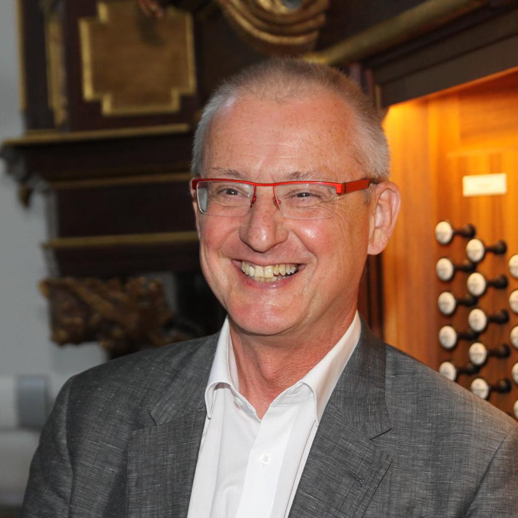 Domorganist Prof. Hans-Jürgen Kaiser begeisterte als virtuoser Improvisator