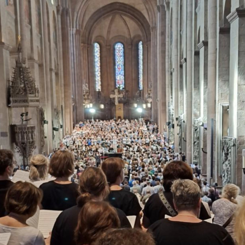 1500 singen begeistert mit John Rutter (c) Bistum Mainz AWeiffen