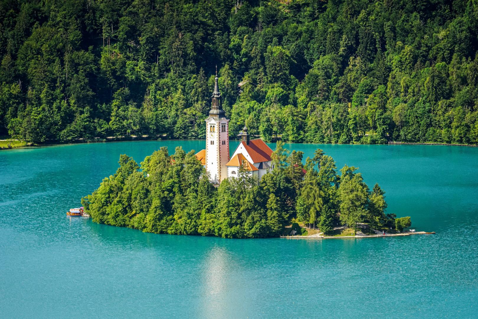 Insel (c) lake-bled-4306536_by_mirceaadrian72_pixabay_pfarrbriefservice