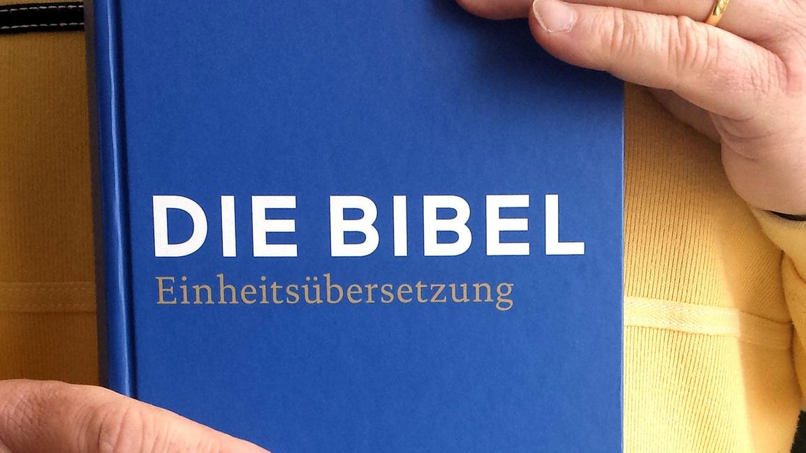 Die Bibel in der neuen Einheitsübersetzung (c) Bild: Andrea Wilke In: Pfarrbriefservice.de