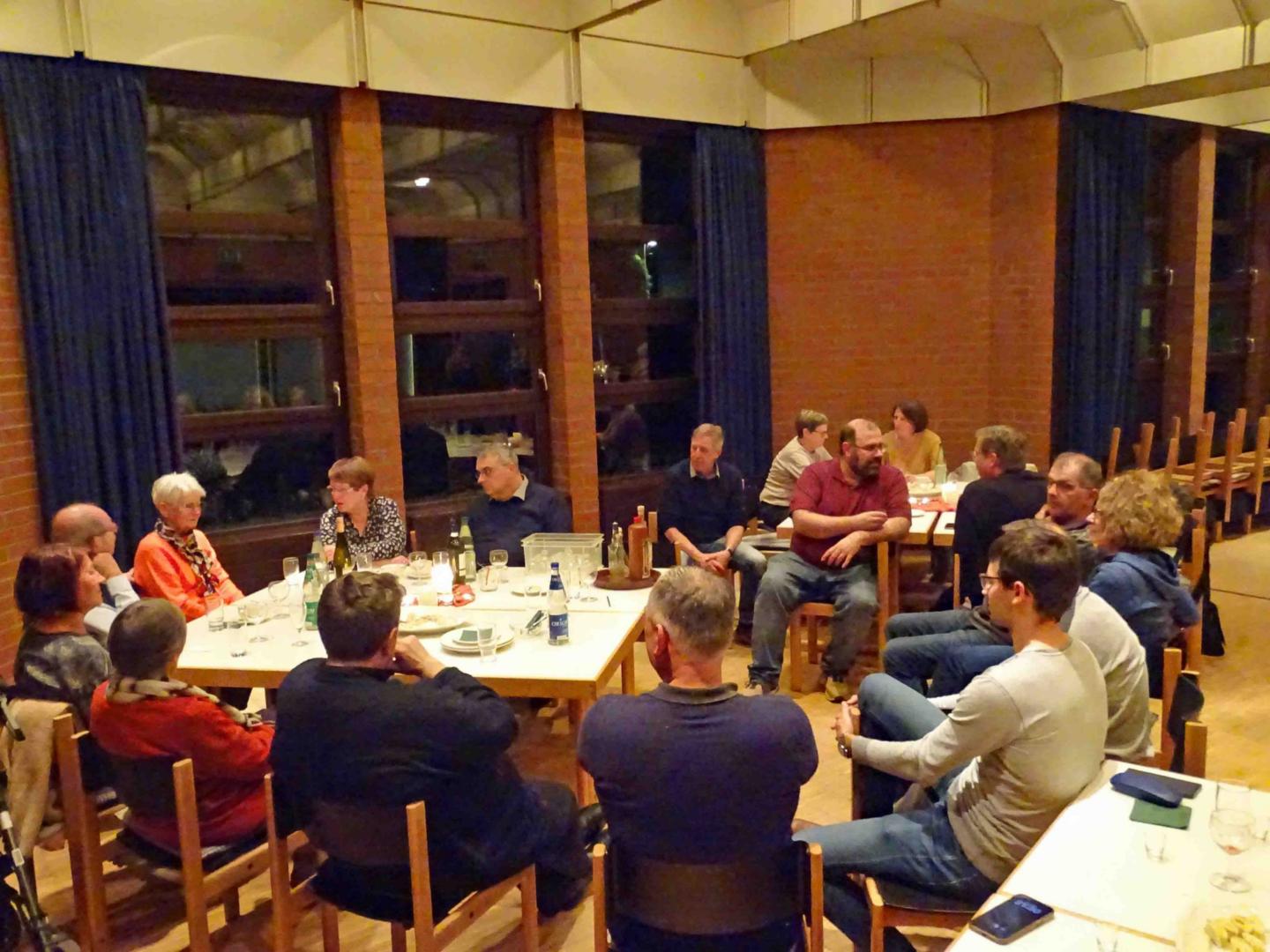 Büttelborn,31:2025 Oktober: Abschlussrunde der letzten verbliebenen Teilnehmer. (c) Markus Schenk