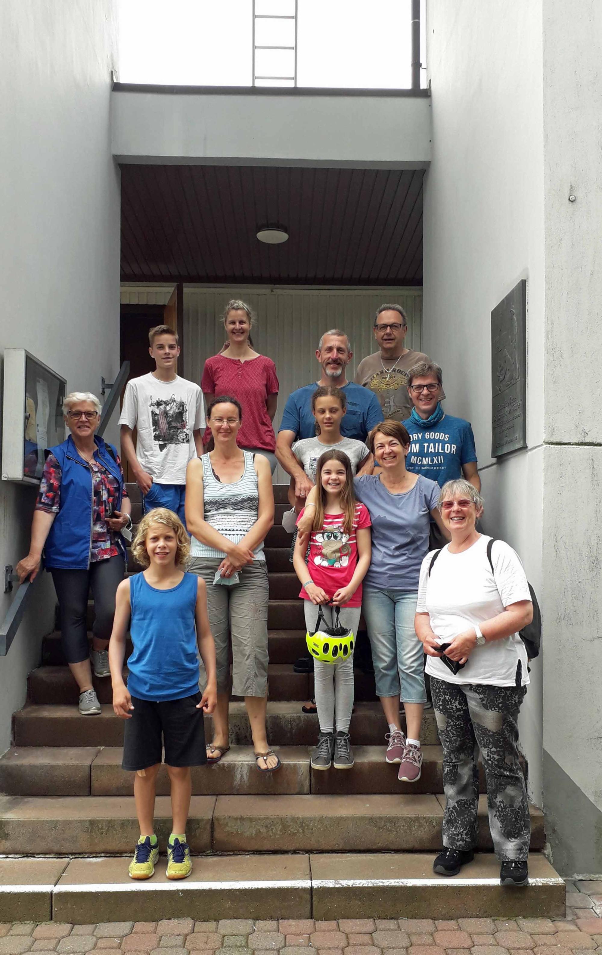 Dornheim, 05. Juni 2021: Eine Gruppe aus Astheim / Trebur / Geinsheim erkunden die Kirche St. Johannes der Täufer.