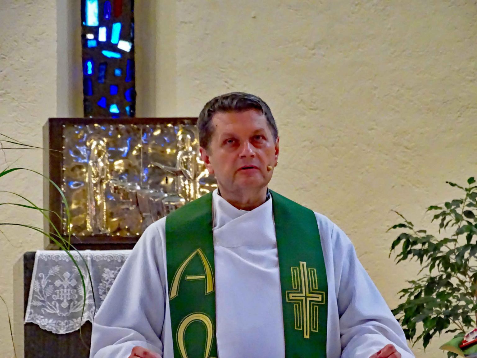 Groß-Gerau, 01. August 2021: Pfarrer Joachim Respondek ist nun Pfarrer in den beiden Gemeinden St. Walburga Groß-Gerau und St. Nikolaus von der Flüe Büttelborn. (c) Markus Schenk