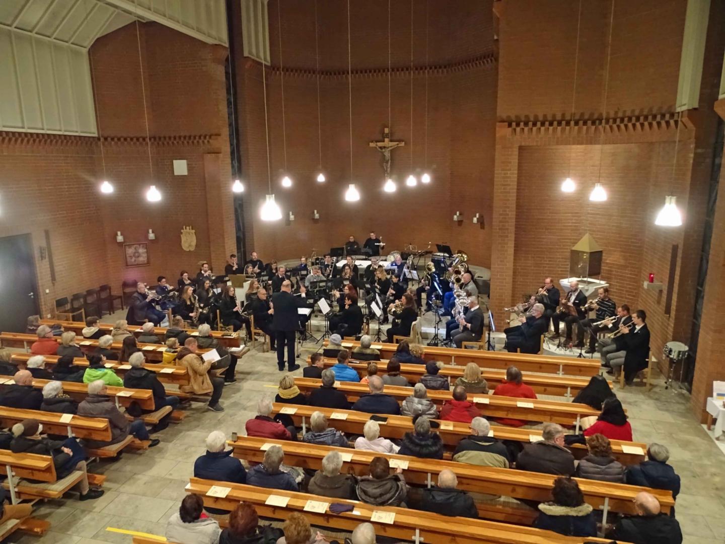 Büttelborn, 11. Dezember 2022: Adventskonzert des Büttelborner Blasorchesters in der Pfarrkirche St. Nikolaus von der Flüe (c) Markus Schenk