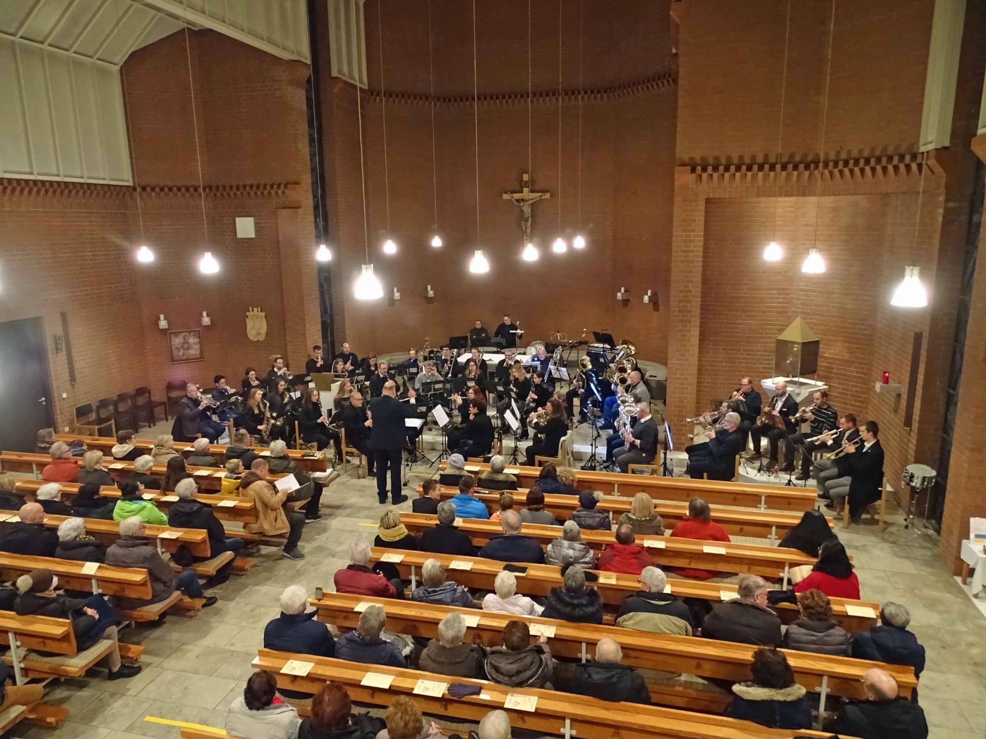 Büttelborn, 11. Dezember 2022: Adventskonzert des Büttelborner Blasorchesters in der Pfarrkirche St. Nikolaus von der Flüe