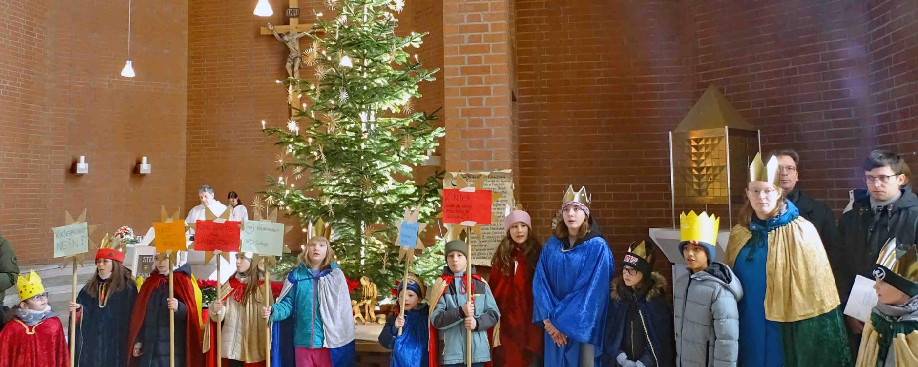 Unsere Sternsinger sind wieder unterwegs! Unsere Sternsinger sind wieder unterwegs!