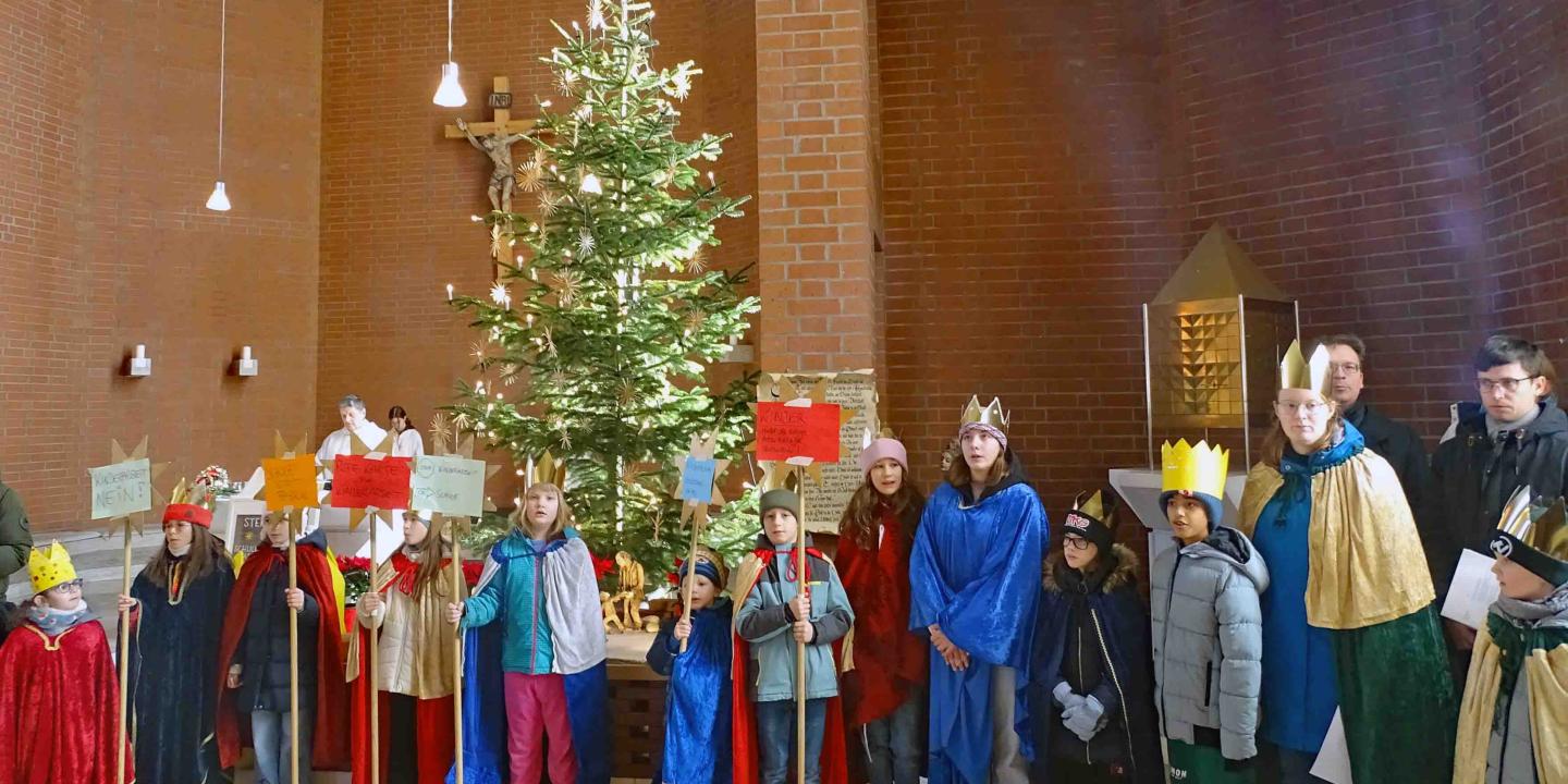 Unsere Sternsinger sind wieder unterwegs! Unsere Sternsinger sind wieder unterwegs!