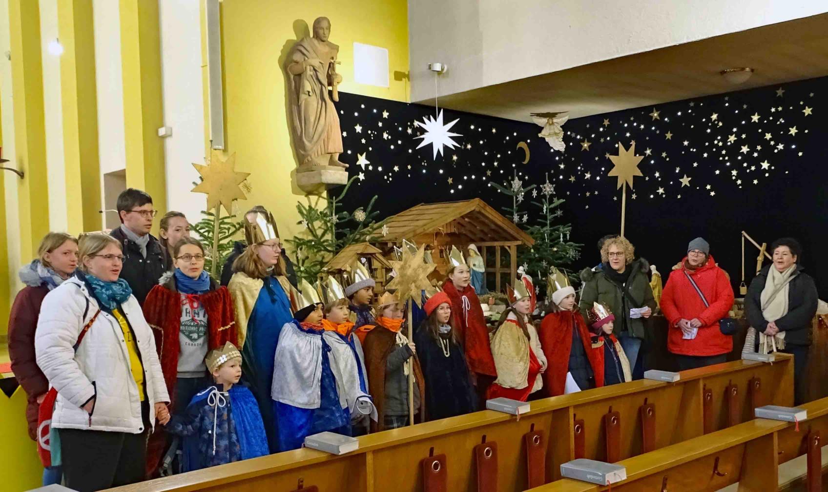 Groß-Gerau, 11. Januar 2026: Die Sternsinger beim Abschlussgottesdienst in St. Walburga. (c) Markus Schenk