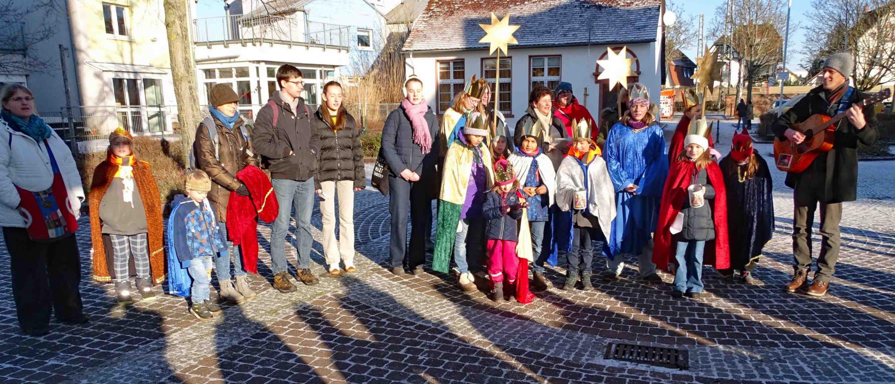 Groß-Gerau, 11. Januar 2026: Sternsingerabschluss auf dem Kirchplatz. (c) Markus Schenk