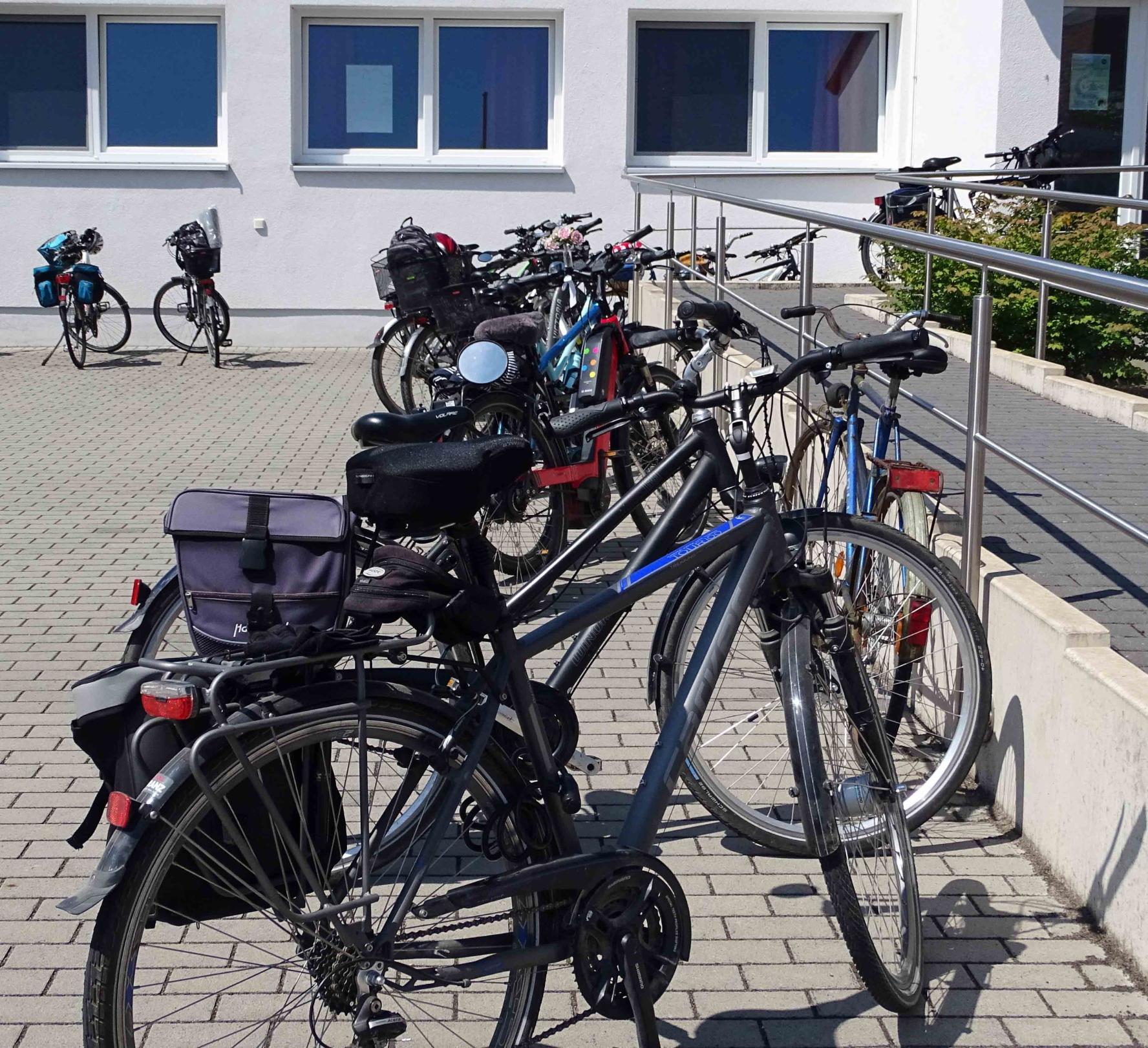 Geinsheim, 03. Juli 2021: Viele Interessierte nutzten das schöne Wetter und kamen mit dem Fahrrad. (c) Markus Schenk