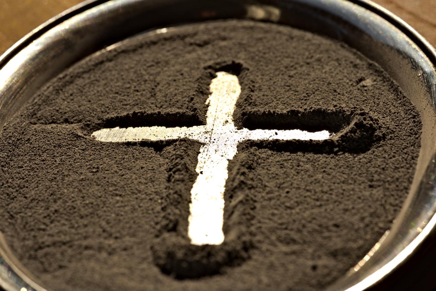 Aschekreuz (c) Christoph Buchinger / www.pfarrbriefservice.de