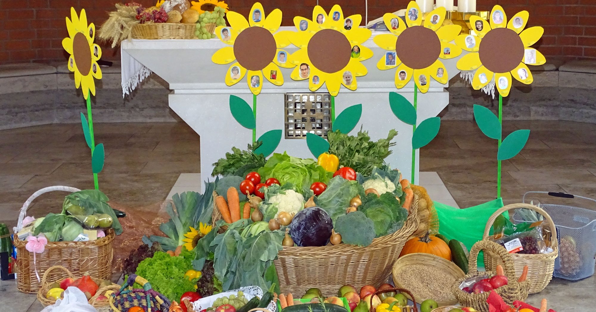 Familiengottesdienst zum Erntedankfest am 03. Oktober Pfarrgruppe Groß